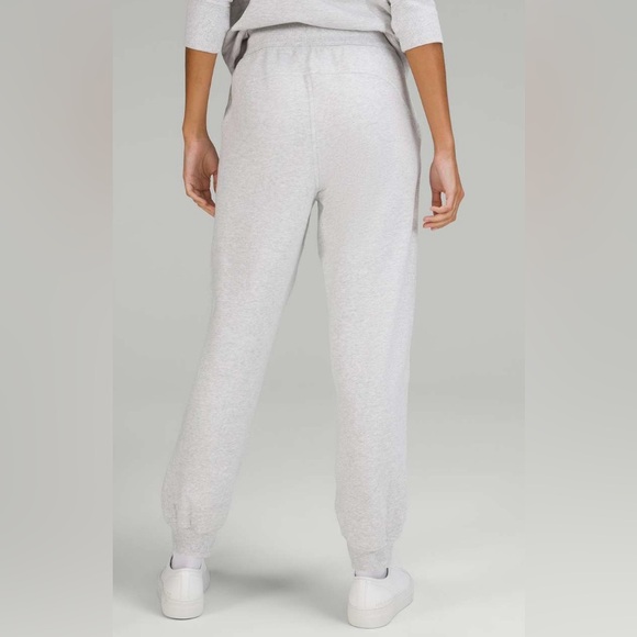 Lululemon Scuba High Rise Relaxed Joggers Heathered Light Gray Size 4 - Picture 2 of 9